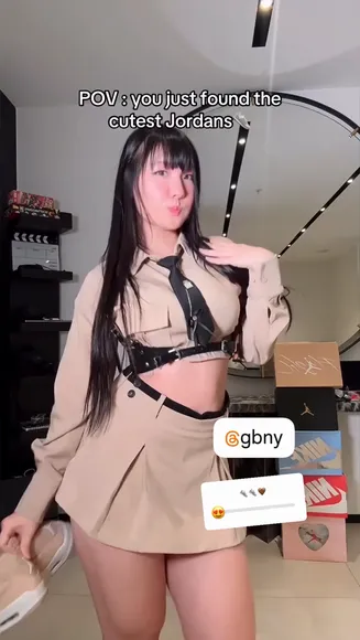 Itseunchae Beige Sneakers Tease OnlyFans Video Leaked