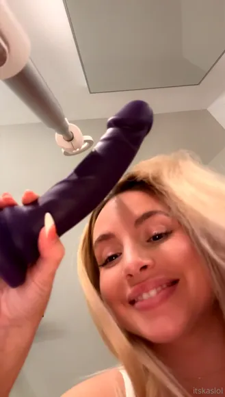 Itskasloll Purple Dildo Tease OnlyFans Video Leaked
