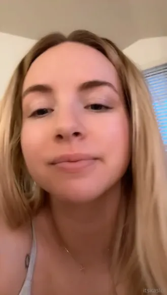 Itskasloll Thong Ass Pose OnlyFans Video Leaked