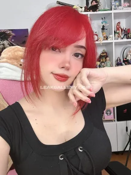 Itsmidna Black Top Tease OnlyFans Photo Leaked