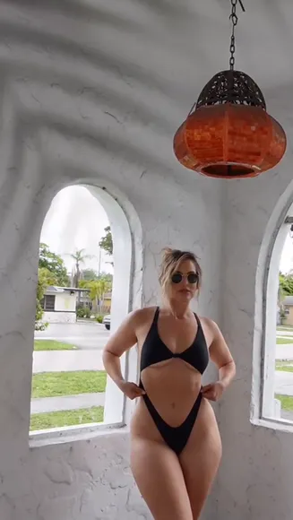 Itsreallyriss Black Bikini Pose OnlyFans Video Leaked