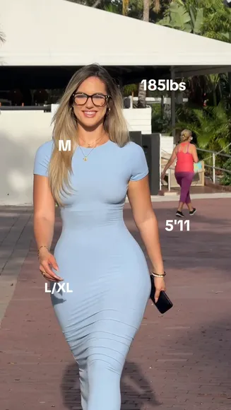 Itsreallyriss Tight Blue Dress Strut OnlyFans Video Leaked