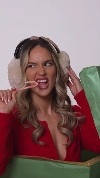 Itsreallyriss Red Sweater Candy Tease OnlyFans Video Leaked