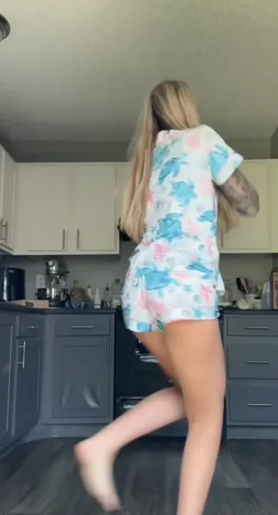Itsthatpinkypie Shorts Dance Tease OnlyFans Video Leaked