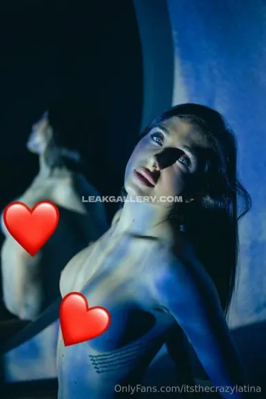 Itsthecrazylatina Topless Blue Light Pose OnlyFans Photo Leaked