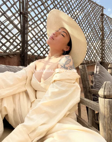 Ivyeverly Sunlit Boob Tease OnlyFans Photo Leaked