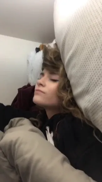 Izassassin Bedtime Blanket Tease OnlyFans Video Leaked