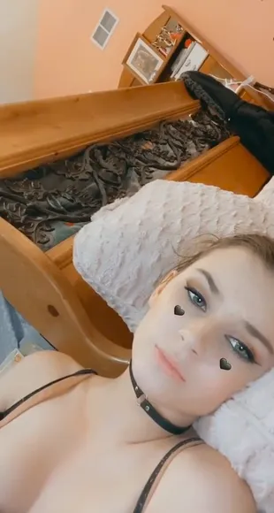 Izassassin Braless Bed Selfie OnlyFans Video Leaked