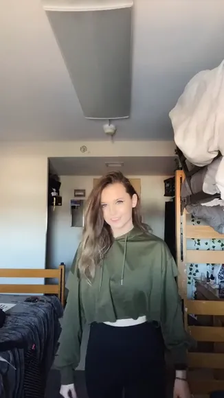 Izassassin Green Hoodie Tease OnlyFans Video Leaked