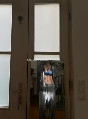 Jadeyanh Bra And Sweatpants Tease OnlyFans Photo Leaked