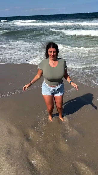 Jackbxo Tight Top Beach Walk OnlyFans Video Leaked