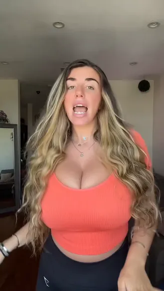 Jackbxo Cleavage Display In Crop Top OnlyFans Video Leaked