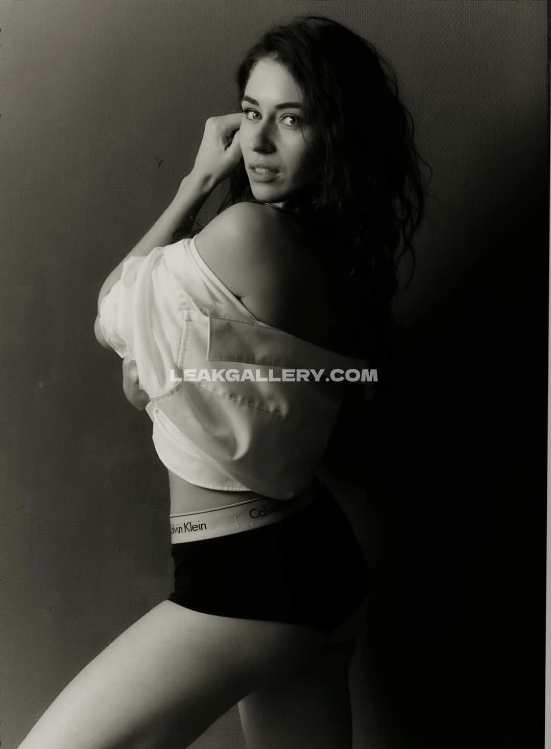 Jade_pradin_actrice_pblv Off-Shoulder Top Tease OnlyFans Photo Leaked
