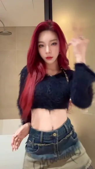 Janet_6959 Crop Top Belly Tease OnlyFans Video Leaked