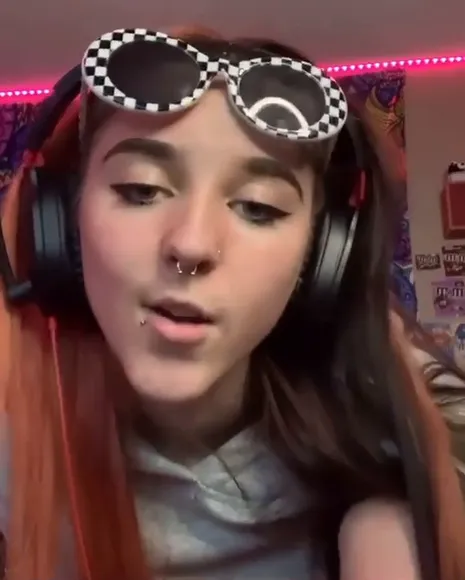 Jaydelv Headphones And Checkered Sunglasses OnlyFans Video Leaked