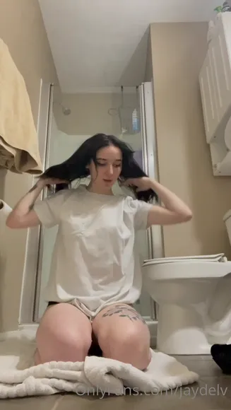 Jaydelv Tattooed Thighs In Shower OnlyFans Video Leaked