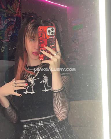 Jaydelv Fishnet Sleeves Selfie OnlyFans Photo Leaked