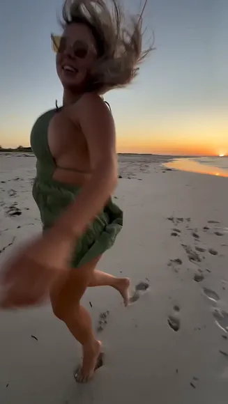 Jaylietori Green Dress Beach Run OnlyFans Video Leaked