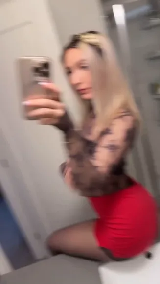 Jenna Red Skirt Ass Pose OnlyFans Video Leaked