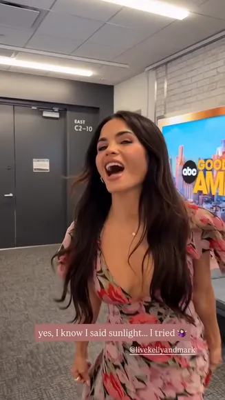 Jennadewan Robe And Floral Dress OnlyFans Video Leaked