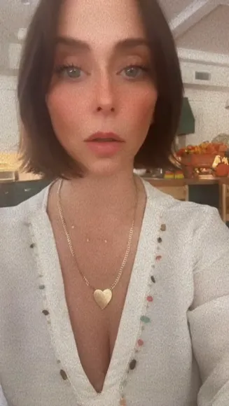 Jenniferlovehewitt Deep V Neck Tease OnlyFans Video Leaked