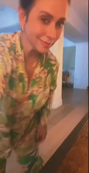 Jenniferlovehewitt Floral Robe Tease OnlyFans Video Leaked