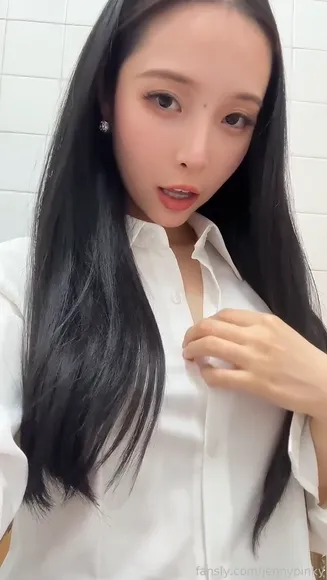Jennypinky Unbuttoned Shirt Tease OnlyFans Video Leaked