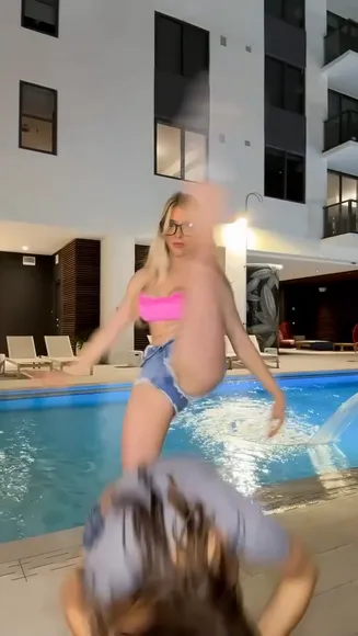 Jenny Popach Pink Bra Tease OnlyFans Video Leaked