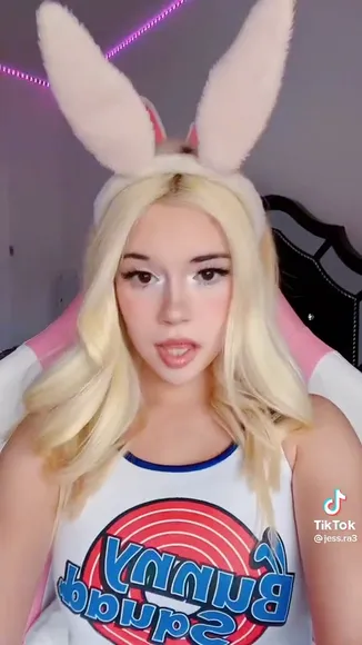 Jessiexraee Bunny Ears Tongue Tease OnlyFans Video Leaked