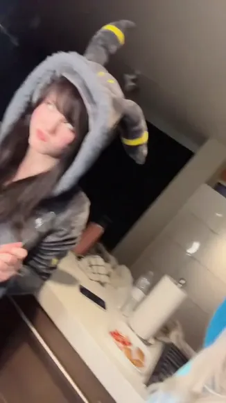 Jessiexraee Furry Hoodie Tease OnlyFans Video Leaked