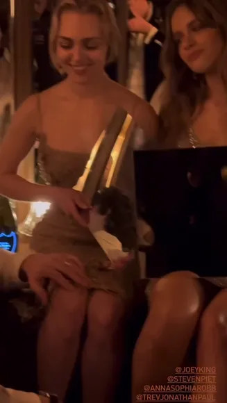 Joeyking Strappy Gold Dress OnlyFans Video Leaked