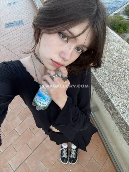 Jonorris Black Long Sleeve Tease OnlyFans Photo Leaked