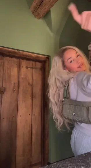 Jorjasmith_ Hoodie Tease Close Up OnlyFans Video Leaked