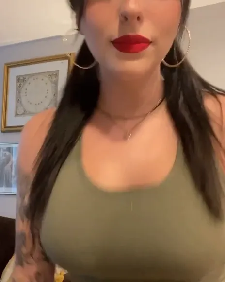Julia.kins Green Tank Top Tease OnlyFans Video Leaked