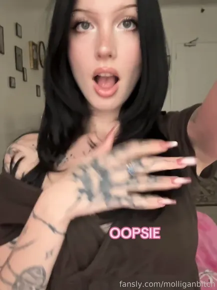 Julia Low Cut Top Tease OnlyFans Video Leaked