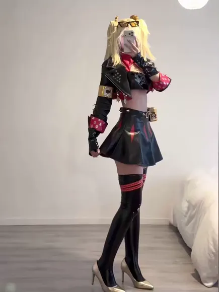 Julia Leather Skirt Tease OnlyFans Video Leaked
