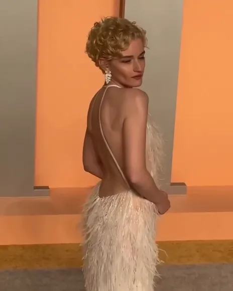 Julia_garner Feathered Gown Backless Pose OnlyFans Video Leaked