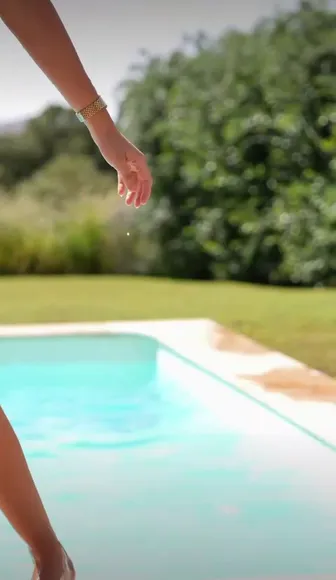 Julia_lyn Tits Out By Pool OnlyFans Video Leaked