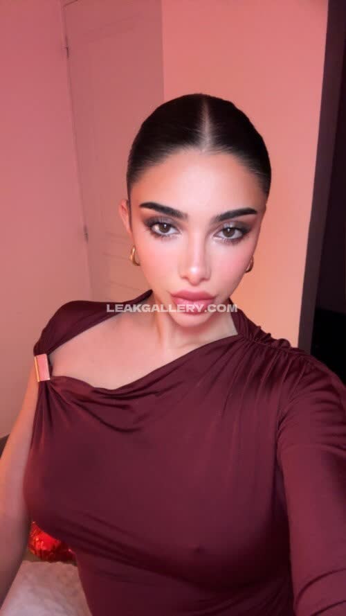 Juliabayonetta Off-Shoulder Bodysuit Tease OnlyFans Photo Leaked