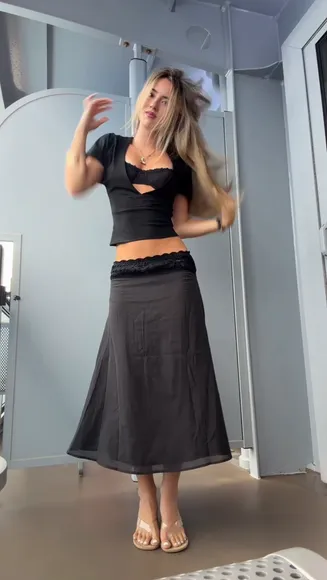 Juliaernstt1 Black Crop Top Tease OnlyFans Video Leaked