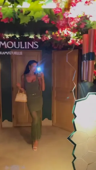 Juliericci_officiel Green Dress Side Slit OnlyFans Video Leaked