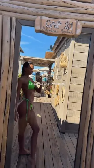 Juliericci_officiel Green Thong Bikini Pose OnlyFans Photo Leaked