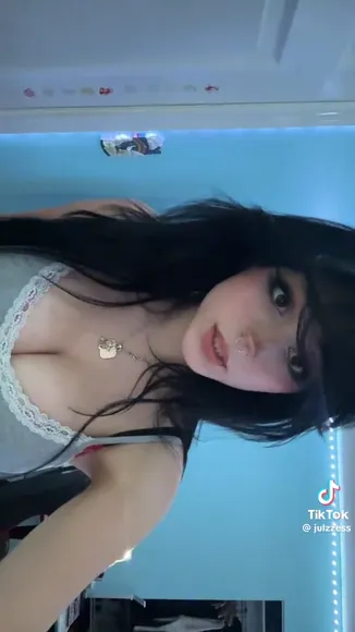 Julzzess Lace Bra Tease OnlyFans Video Leaked