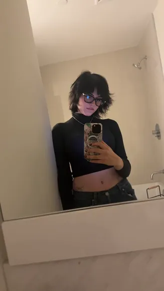 Julzzess Crop Top Belly Flash OnlyFans Video Leaked