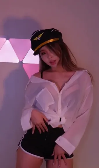 Kaise Pilot Hat Tease OnlyFans Video Leaked