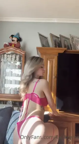 Kaitkrems Pink Lingerie Tease OnlyFans Video Leaked