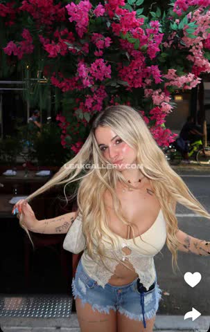 Kaitkrems Low-Cut Top Tease OnlyFans Photo Leaked