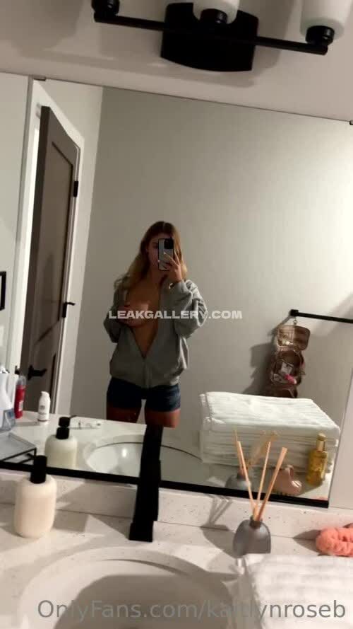 Kaitlynroseb Hoodie Open Showing Boobs OnlyFans Photo Leaked