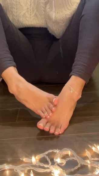 Kalamal Toes With Rings And Polish OnlyFans Video Leaked