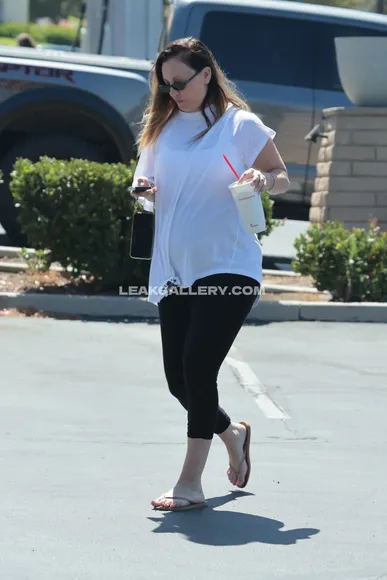 Kaleycuoco Casual Street Walk OnlyFans Photo Leaked